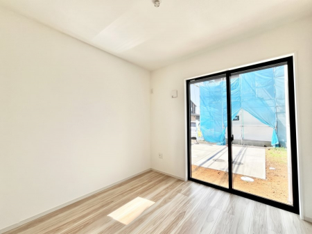 ���̑����ρ@�����`Bed Room�`�@�������������̂��ˌ��Ẵ����b�g�ł��B���Ƒ������������ƂŎ苷�Ɋ����Ă����Z�܂����ˌ��Ăł͊e�����v���C�o�V�[��ۂ��Ƃ��ł��܂��B�����d�l�ʐ^