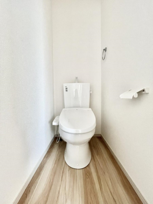 ���̑����ρ@�����`Toilet�`�@���������ӂ��E�H�V�����b�g�t���g�C���ŉ��K�Ȗ������B�g���₷���Ɖq���ʂɔz�����ꂽ�@�\�������Ă��܂��B�����d�l�ʐ^    