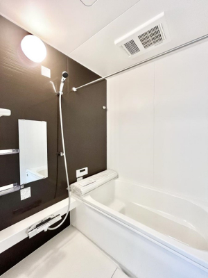 ���̑����ρ@�����`Bath Room�`�@�L���o�X���[�����������1���̔�������āA�[���������X�������肭�������B�����d�l�ʐ^