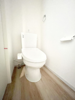 �g�C���@�g�C����1�K��2�K���ꂼ��ɔz�u����Ă��ĂƂĂ��֗��ł��B 
