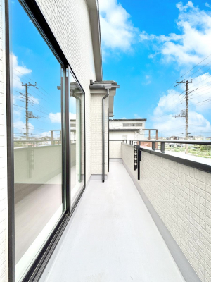 �o���R�j�[�@�����`Balcony�`  �o���R�j�[�͉������z���������݁A���z�c����󕨂��C�����悭�������Ƃ��ł��܂��B  �g���₷���J���I�ȃo���R�j�[�ł����z�����������Ղ�~�蒍���A�o���R�j�[�t���Z�܂��B  