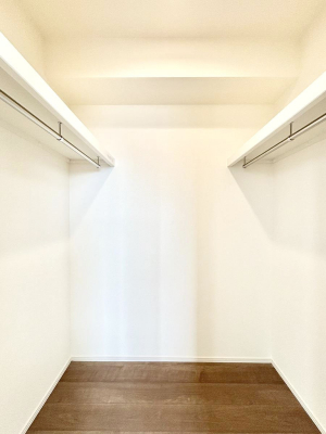 ���̑��@�����`Walk-in Closet�`�@�K�v�Ȃ��̂�R�[�f�B�l�[�g���ꗗ���Ċm�F�ł��A�g�x�x�⏀�����Z���ԂōςރE�H�[�N�C���N���[�[�b�g��ݒu���܂����B�Ƃ̒�����������Ƃ�����֗��Ȏ��[�X�y�[�X�ł��B