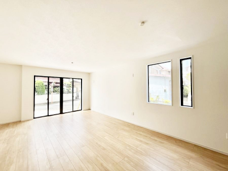 ���r���O�@�傫�ȑ����炽���Ղ�̗z���ƕ����������郊�r���O