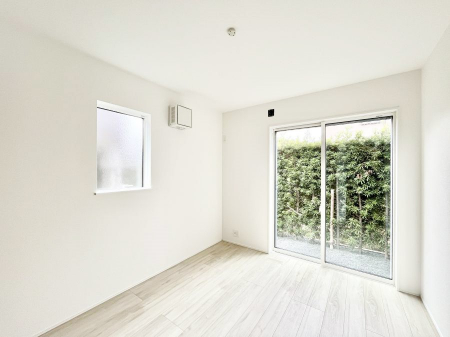 ���̑����ρ@�����`Bed Room�`�@2�ʍ̌����m�ۂ������邢�����́A���ʂ����ǂ��A��ϋ��S�n�̗ǂ���ԂƂȂ��Ă���܂��B�u�₩�ȕ��������ċN���钩�́A���K�����̎n�܂�ɁI���������ʕ����ƂĂ��ǂ��Z�܂���