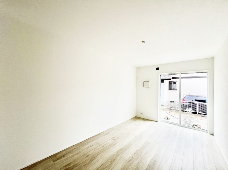 �q�������@�����`Bed Room�`�@�q�������͂��q�l�ɂƂ��đ�Ϗd�Ȗ���������܂��B�q����l�ŉ߂�����Ԃ�^���邱�ƂŁA�h���׋����Ԃ����R�Ƒ����܂����畔���̕Еt����|���Ȃǂ��������ƂɌq����܂��B