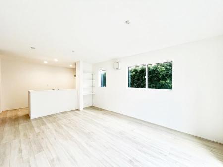 ���̑����ρ@�����`Living�`�@�L���ȗz�������̏ꏊ���Ƃ炵�����B�����邱�̋�Ԃ݂͂�Ȃ̏Ί炪�W���ꏊ�A����Y��A���邱�Ƃ̂Ȃ����킢���Ȃ���b���y���ގ��ԁA��������̎v�����Ԃ���ꏊ�B