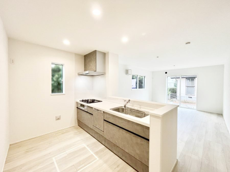 �L�b�`���@�����`Kitchen�`  ���r���O�����n����J�E���^�[�L�b�`���B  ���������Ȃ���Ƒ��ƃR�~���j�P�[�V�������Ƃ�邾���łȂ��A�傫�ȊJ���������邱�Ƃ��ł��܂��B  ���q�l�̐����������邱�Ƃ��ł��܂��ˁI