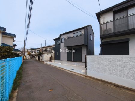 ���n�O�ώʐ^�@�`Exterior�`�@�O�ʓ��H�F�쐼 5m �����@�O�ʓ��H�͊ՐÂȏZ��n���͂���Ԓʂ�̏��Ȃ����H�B���Ԃ̏o��������炭�炭�ł��I���s���_�E���n���w�̂���]�́A���C�y�ɂ��₢���킹���������I