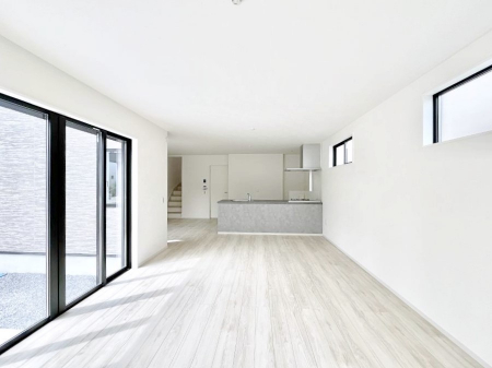 ���̑����ρ@�����`Living�`�@LDK��23.5���ƊJ���I�ȍL���B�l�C�̑ΖʃL�b�`���̗p�􂲉Ƒ��Ŋ������Ԃł����Ƃ肠���炵�ƐS�n�悢�Z�����a���ґ�Ȏ��Ԃ����Ƒ��݂�Ȃł��߂����������B