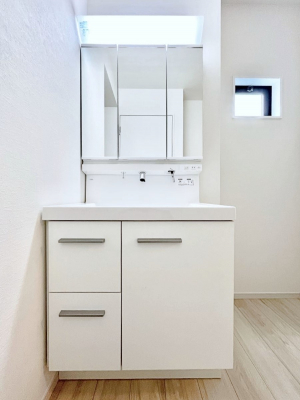 ���ʑ�E���ʏ��@�����`Dressing Room�`  ����������F�����œ��ꂳ��Ă���ƁA�X�b�L���Ɛ�������ۂ������܂��B  ���̗��ɂ͂����Ղ�Ǝ��[�X�y�[�X��W�������I  �����́A�V���v�����@�\�����d�����āB