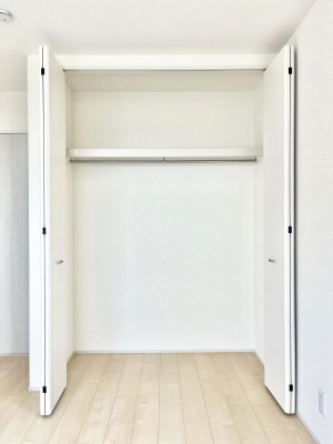 ���[�@�������Q�������`Closet�`�@�ǖʃN���[�[�b�g������΃^���X��u���K�v���Ȃ��A�o������̂Ȃ��X�b�L����Ԃ��ێ��ł��܂��B����ꂽ�X�y�[�X��L���Ɋ��p�ł������B�ߗނ��̕i�Ȃǂ����Ղ���[�o���܂��ˁ�