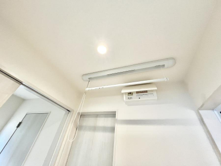 ���̑����ρ@�ݔ����Q�����������������|�[���B�~�J��ԕ��̎����ɑ劈�􂵂܂��B  