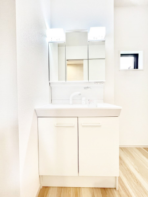 ���ʑ�E���ʏ��@������2�������`Dressing Room�`�@�Â��Ȃ肪���Ȑ��ʏ�����������ƍ̌��Ɗ��C���\�Ȃ̂ŋC�����悭���g�������܂��B�O�ʋ��^�C�v�̐��ʑ�͋������[�ŎU�炩�肪���Ȑ��ʏ����X�b�L����