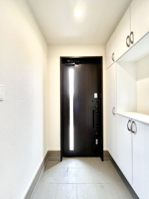 ���ց@������A�������`Entrance�`�@�Ƃ̒��ł��q�l���}����ŏ��̏ꏊ�ł��錺�ւ́A�Ƃ̈�ۂ��̂��̂ł��I�L�x�Ȍ��֎��[�ŁA����Y��ɕۂ��Ƃ��o���܂��􌺊ւɂ͂����Ղ���[�̉��ʔ��������I