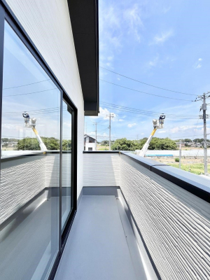 ���̑����ρ@�����`Balcony�`�@�傫�ȋ�Ɉ͂܂ꂽ�C�����̂����ƁB�o���R�j�[��`�������ň��|�I�ȊJ�����ɕ�܂�܂��B�����d�l�ʐ^    