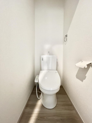 ���̑����ρ@�����`Toilet�`�@���������ӂ��E�H�V�����b�g�t���g�C���ŉ��K�Ȗ������B�g���₷���Ɖq���ʂɔz�����ꂽ�@�\�������Ă��܂��B�����d�l�ʐ^    