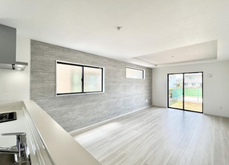 ���̑����ρ@�����`Living�`�@�����ɂ݂͂�Ȃ��W���A�H���Ɗy������b���n�܂�B�b�ɖ����ɂȂ肷���āA��������Y��锼�߂��ɂȂ��Ă��܂��B����ȑ��̊Ԃ̍K�������������Ă����ꏊ�ł��肽���B�����d�l�ʐ^