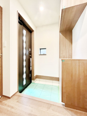 ���ց@������A�������`Entrance�`�@�Ƃ̒��ł��q�l���}����ŏ��̏ꏊ�ł��錺�ւ́A�Ƃ̈�ۂ��̂��̂ł��I�L�x�Ȍ��֎��[�ŁA����Y��ɕۂ��Ƃ��o���܂��􌺊ւɂ͂����Ղ���[�̉��ʔ��������I