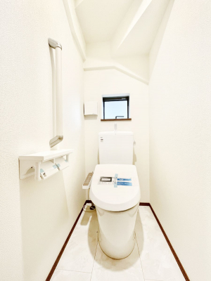 �g�C���@������A�������`Toilet�`�@�������̂��鐅����g�C���̓E�H�V�����b�g�t���ł����g�C���͖����g�킴��𓾂Ȃ����́B����������ۂ������ł��ˁB�g�C����2��������̂Œ��̍��G���ɕ֗��ł��I
