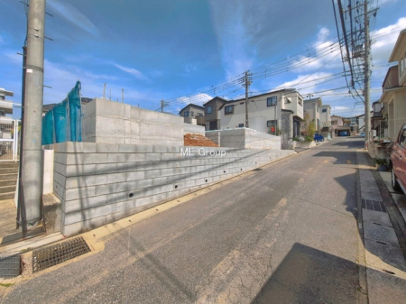 ���n�O�ώʐ^�@��2�������`Exterior�`�@�Z��n�ɂȂ��Ă���̂Ŏԗʂ����Ȃ��A�Â��ȗ��n�ł��B�q��Ċ����ǍD�ł������ӊ������킹�Ă��ē������Ē����܂��B  