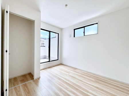 �q�������@������1�������`Bed Room�`�@2�ʍ̌����m�ۂ������邢�����́A���ʂ����ǂ��A��ϋ��S�n�̗ǂ���ԂƂȂ��Ă���܂��B�u�₩�ȕ��������ċN���钩�́A���K�����̎n�܂�ɁI�������肪�ƂĂ��ǂ��Z�܂���