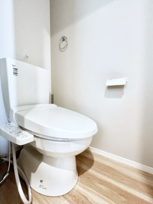 �g�C���@������1�������`Toilet�`�@�������̂��鐅����g�C���̓E�H�V�����b�g�t���ł����g�C���͖����g�킴��𓾂Ȃ����́B����������ۂ������ł��ˁB�g�C����2��������̂Œ��̍��G���ɕ֗��ł��I