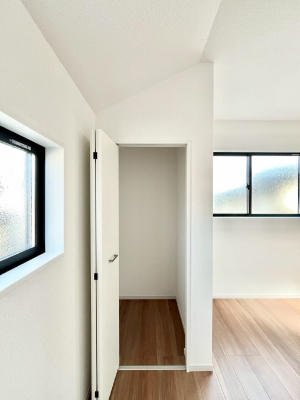 ���̑����ρ@�����`Closet�`�@�ǖʃN���[�[�b�g������΃^���X��u���K�v���Ȃ��A�o������̂Ȃ��X�b�L����Ԃ��ێ��ł��܂��B����ꂽ�X�y�[�X��L���Ɋ��p�ł������B���R�������d�l�ʐ^    