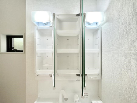 ���̑����ρ@�O�ʋ��̗��ɁA���ϕi��q���p�i�Ȃǂ����[�\�B���ʑ����������ƕۂ��܂��I�����d�l�ʐ^  