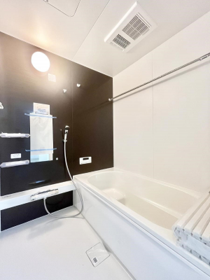 ���̑����ρ@�����`Bath Room�`�@�L���o�X���[�����������1���̔�������āA�[���������X�������肭�������B�����d�l�ʐ^