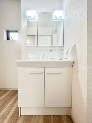 ���̑����ρ@�����`Dressing Room�`�@�����g���ꏊ������A�@�\�I�Ŏg���₷���ɔz�������p�E�_�[���[���B�����d�l�ʐ^  