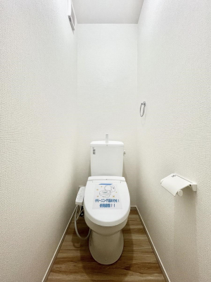 ���̑����ρ@�����`Toilet�`�@���������ӂ��E�H�V�����b�g�t���g�C���ŉ��K�Ȗ������B�g���₷���Ɖq���ʂɔz�����ꂽ�@�\�������Ă��܂��B�����d�l�ʐ^    