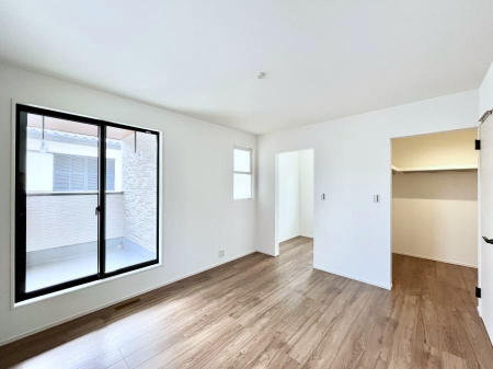 �Q���@�����`Bed Room�`�@�u��������������l�v�Ƃ��v�w�ł�����肭�낰��WIC�t���̐Q���B�����̉Ǝ��₨�d���ɔ�ꂽ���̓t�J�t�J�̃x�b�g�Ŗ�����Ă��������B���K�ȍL����������