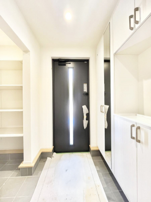 ���ց@�����`Entrance�`�@�Ƃ̒��ł��q�l���}����ŏ��̏ꏊ�ł��錺�ւ́A�Ƃ̈�ۂ��̂��̂ł��I�L�x�Ȍ��֎��[�ŁA����Y��ɕۂ��Ƃ��o���܂��􌺊ւɂ͂����Ղ���[�̉��ʔ��������I