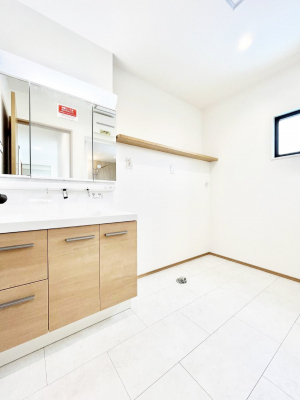 ���̑��@�����`Dressing Room�`�@�Â��Ȃ肪���Ȑ��ʏ�����������ƍ̌��Ɗ��C���\�Ȃ̂ŋC�����悭���g�������܂��B�O�ʋ��^�C�v�̐��ʑ�͋������[�ŎU�炩�肪���Ȑ��ʏ����X�b�L����