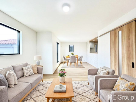 ���r���O�@�����`Living�`�@�Ƒ��̉�b��Ί炪�s���������r���O�ł��B�q���������Ă�p�����Ȃ���A�傫�ȃ\�t�@��_�C�j���O�e�[�u���ł������H���������肭�났�����􂻂�Ȗ������������Ԃł��I���Ƌ��CG�ł�