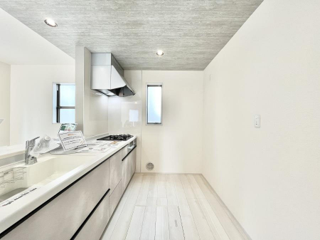 �L�b�`���@�������P�������`Kitchen�`�@���R�������鑋�̂���L�b�`���������g���ꏊ�����炱���A�g��������l�����܂����B�������Ƃ����L�b�`���R�[�i�[�͎����L���Ȏd�オ��ƂȂ��Ă���܂��B