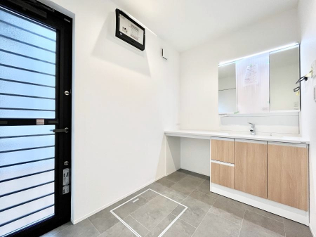 ���̑��@�h�A���J����ƃE�b�h�f�b�L�֏o���܂��I������������������N���N�I