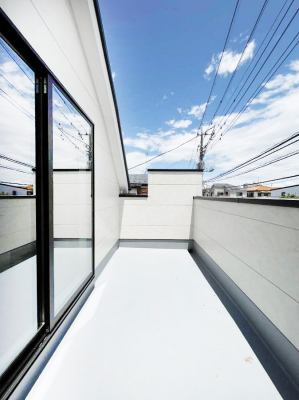 �o���R�j�[�@�����`Balcony�`  �o���R�j�[�͉������z���������݁A���z�c����󕨂��C�����悭�������Ƃ��ł��܂��B  �g���₷���J���I�ȃo���R�j�[�ł����z�����������Ղ�~�蒍���A�o���R�j�[�t���Z�܂��B  