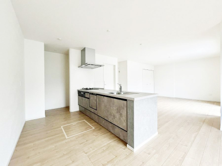 �L�b�`���@�����`Kitchen�`  ���r���O�����n����J�E���^�[�L�b�`���B  ���������Ȃ���Ƒ��ƃR�~���j�P�[�V�������Ƃ�邾���łȂ��A�傫�ȊJ���������邱�Ƃ��ł��܂��B  ���q�l�̐����������邱�Ƃ��ł��܂��ˁI