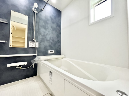 �����@�������Q�������`Bath Room�`�@���t���̃o�X���[���́A�̌������薾�邭�C�����̗ǂ���Ԃł��B�������邱�ƂŁA���C�����ǍD�B������芰����o�X���[���ŁA�����̃o�X�^�C�����y���݂ɂȂ肻���ł��B