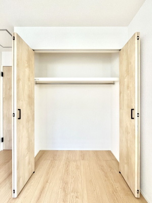 ���[�@�������Q�������`Closet�`�@�ǖʃN���[�[�b�g������΃^���X��u���K�v���Ȃ��A�o������̂Ȃ��X�b�L����Ԃ��ێ��ł��܂��B����ꂽ�X�y�[�X��L���Ɋ��p�ł������B�ߗނ��̕i�Ȃǂ����Ղ���[�o���܂��ˁ�