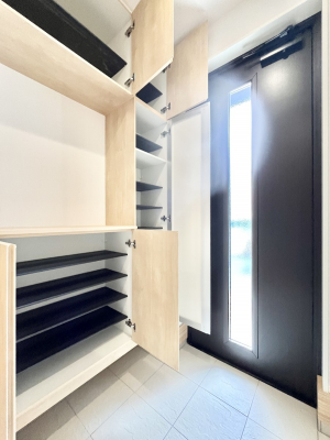 ���̑����ρ@�ݔ����Q�����������Ղ���[�ł���V���[�Y�{�b�N�X�ŉƑ��S���̌C���A���ւ�������B  