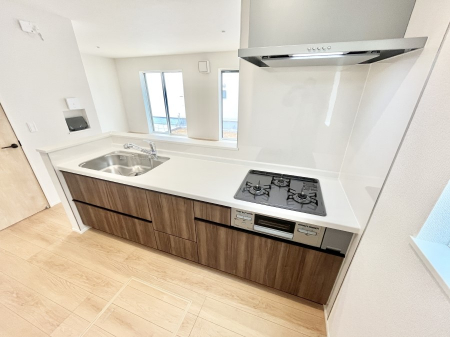 �L�b�`���@�������Q�������`Kitchen�`�@�u���������͉�����낤�v����ȃL�b�`���Ȃ�v�������藿�����ł����Ⴂ�܂��B�L�b�`������̓��r���O����]�ł��܂��B�Ƒ����Ȃ��邨�Ƃ������ɂ������܂��B