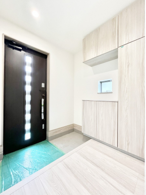 ���ց@������B�������`Entrance�`�@�Ƃ̒��ł��q�l���}����ŏ��̏ꏊ�ł��錺�ւ́A�Ƃ̈�ۂ��̂��̂ł��I�L�x�Ȍ��֎��[�ŁA����Y��ɕۂ��Ƃ��o���܂��􌺊ւɂ͂����Ղ���[�̉��ʔ��������I