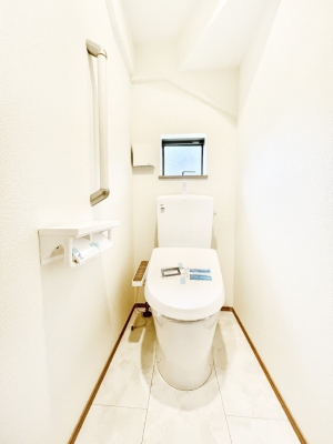 �g�C���@������B�������`Toilet�`�@�Y��E�X�b�L���E���K�ȃE�H�V�����b�g�t�g�C���ł��낰���Ԃł��B�̌������薾�邭�A���K��ԂƂȂ��Ă���܂��������g���ꏊ�����炱���̔z���ł��I