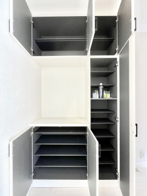 ���̑����ρ@�����Ղ���[�ł���V���[�Y�{�b�N�X�ŉƑ��S���̌C���A���ւ�������B  