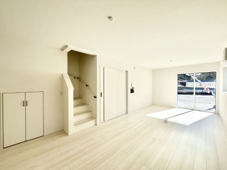 ���r���O�@�����`Living�`�@���r���O�ɊK�i�̂���Ԏ��ł���Ƒ��̃R�~���j�P�[�V�������X���[�Y�Ɏ��܂��ˁ��Ƃ肠���炵�ƐS�n�悢�Z�����a���ґ�Ȏ��Ԃ����Ƒ��݂�Ȃł��߂����������B