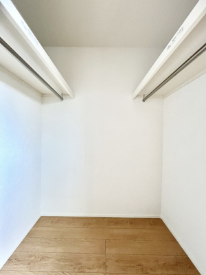 ���̑��@�����`Walk-in Closet�`�@�K�v�Ȃ��̂�R�[�f�B�l�[�g���ꗗ���Ċm�F�ł��A�g�x�x�⏀�����Z���ԂōςރE�H�[�N�C���N���[�[�b�g��ݒu���܂����B�Ƃ̒�����������Ƃ�����֗��Ȏ��[�X�y�[�X�ł��B