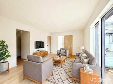 ���r���O�@�����`Living�`�@�Ƒ��̉�b��Ί炪�s���������r���O�ł��B�q���������Ă�p�����Ȃ���A�傫�ȃ\�t�@��_�C�j���O�e�[�u���ł������H���������肭�났�����􂻂�Ȗ������������Ԃł��I���Ƌ��CG�ł�