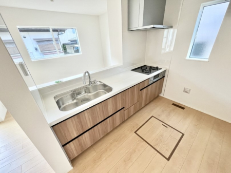 �L�b�`���@�����`Kitchen�`�@���R�������鑋�̂���L�b�`���������g���ꏊ�����炱���A�g��������l�����܂����B�������Ƃ����L�b�`���R�[�i�[�͎����L���Ȏd�オ��ƂȂ��Ă���܂��B